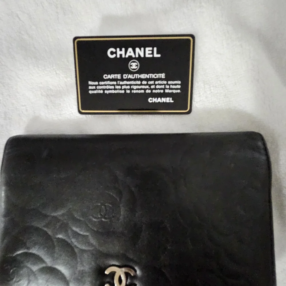 💕❣️Chanel Camellia Black Leather Wallet - Women - Great Condition🩷❤️